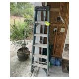 WERNER 6 FT FIBERGLASS STEP LADDER