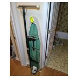 IRONING BOARD AND IRON