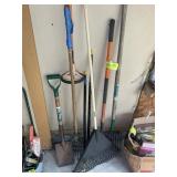 GROUP OF YARD TOOLS, RAKES, SHOVELS, ETC