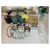 GROUP OF DECORATIVE ITEMS ON COUNTER IN MASTER BAT