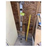 4 FT BOX LEVEL RULER AND PRYBAR