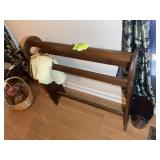 WOODEN QUILT RACK, 31.5 IN X 8 IN X 32 IN