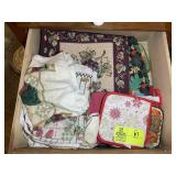 DRAWER WITH PLACE MATS AND HOT MITTS