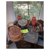 GROUP OF DECORATIVE ITEMS, CANDLE HOLDERS, DECORAT