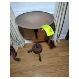 VINTAGE WOODEN ROUND TOP SIDE TABLE, 14 IN X 23 IN