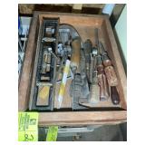 GROUP OF VINTAGE TOOLS, HAND SAW, SCREWDRIVERS, L