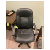 BLACK OFFICE CHAIR ON WHEELS