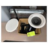 PAIR OF KLIPSCH R-1650-C SPEAKERS AND TV MOUNT NO