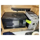 RIVAL 700W COUNTERTOP MICROWAVE, WAGON TECH ELECTR