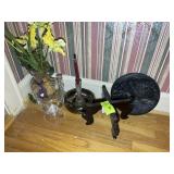 GROUP OF DECORATIVE ITEMS, VASE WITH ARTIFICIAL FL