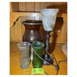 GROUP OF VASES AND TABLE LAMP