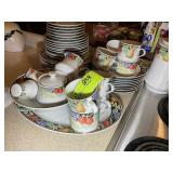 46 PCS OF LYNN'S FINE CHINA