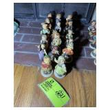 GROUP OF MJ HUMMEL FIGURINES, APPROX 3 IN TALL