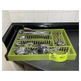 GROUP OF FLATWARE IN TRAY
