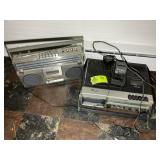 GROUP OF VINTAGE ELECTRONICS, DYNAMIC SOUND RADIO