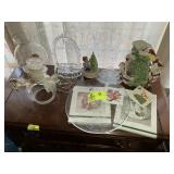 GROUP OF DECORATIVE ITEMS, CHRISTMAS THEMED, CANDL