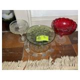 GROUP OF DECORATIVE GLASS SERVING PIECES, PLATE