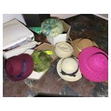 GROUP OF VINTAGE WOMENS HATS AND HAT BOXES