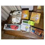 GROUP OF MISC ELECTRONICS, PHONE, ALARM CLOCK, CAL