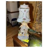 VICTORIAN STYLE PORCELAIN TABLE LAMP, 20 IN TALL