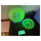 GROUP INCLUDING URANIUM GLASS BOWL AND PLATE
