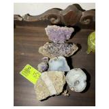 GROUP OF GEODES AND CRYSTALS [DECORATIVE ROCKS]
