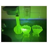 GROUP OF VINTAGE URANIUM GLASS, VASES 4 IN, VINEGA