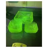 GROUP OF VINTAGE HOBBS VASELINE URANIUM GLASS, DIS