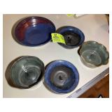 GROUP OF POTTERY STYLE BOWLS, SOME MARKED OQUIN PO