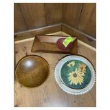 GROUP OF WOOD BOWLS AND CENTERPIECE