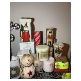 GROUP OF DECORATIVE CHRISTMAS CANDLES