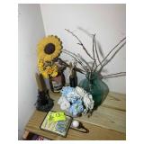 GROUP OF MISC DECORATIVE ITEMS, CANDLES/HOLDERS, A