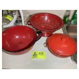 GROUP OF RED ENAMEL KITCHEN ITEMS, MIXING BOWL, CO