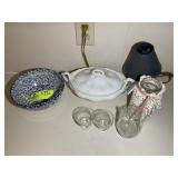 GROUP OF MISC DECORATIVE ITEMS, SMALL LAMP, BLUE A