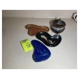 GROUP INCLUDING CERAMIC/POTTERY STYLE SPOON RESTS