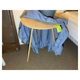 PAIR OF ROUND SIDE TABLES, 20 IN DIAMETER X 25.5 I