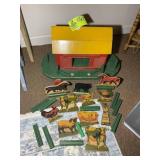 APPEARS TO BE VINTAGE WOODEN PULL TOY WITH BARN AN