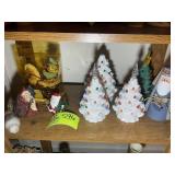 SHELF WITH MISC CHRISTMAS THEMED Dï¿½COR, BATTERY PO