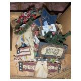 GROUP OF MISC DECORATIVE ITEMS, DOOR MATS, WREATHS