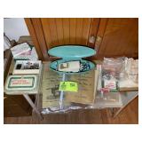 GROUP OF SINGER SEWING MACHINE ACCESSORIES