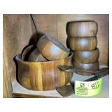 GROUP OF WOODEN SALAD BOWLS, LARGE MIXING BOWL AND