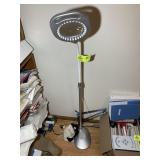 PAIR OF LAMPS, FLOOR LAMP WITH MAGNIFYING LENS, AP