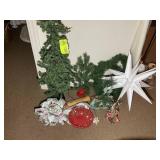 GROUP OF MISC CHRISTMAS Dï¿½COR, GREENERY, TREE, STA