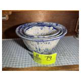 GROUP OF 3 CERAMIC MIXING BOWLS, CHIP IN RIM OF LA