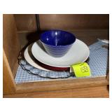GROUP OF MISC SERVING PLATTERS AND BOWLS
