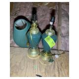 PAIR OF GREEN TABLE LAMPS, 18 IN TALL, ONLY ONE SH