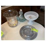 GROUP OF MISC DECORATIVE ITEMS, CENTERPIECE BOWLS,