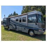2005 Winnebago Adventurer 38