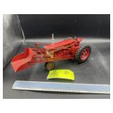 APPEARS TO BE ERTL, FARMALL 560 NARROW FRONT BUCKE