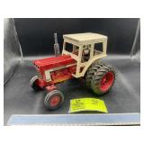 IH 1466 WF CAB DUALS REPAINT